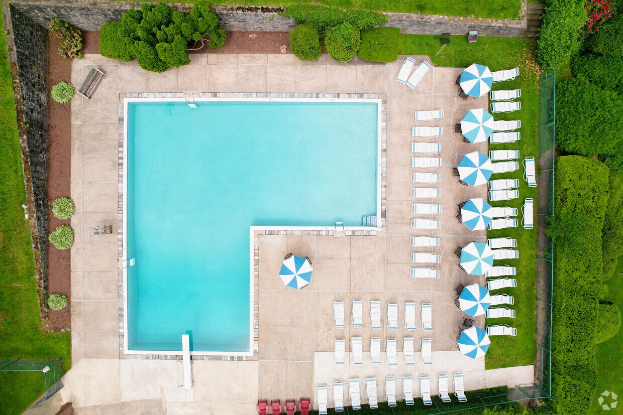 Rosemont Plaza 1062 E Lancaster Ave Bryn Mawr, PA Apartments for