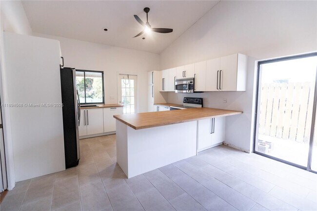 Foto del edificio - 8775 SW 57th St