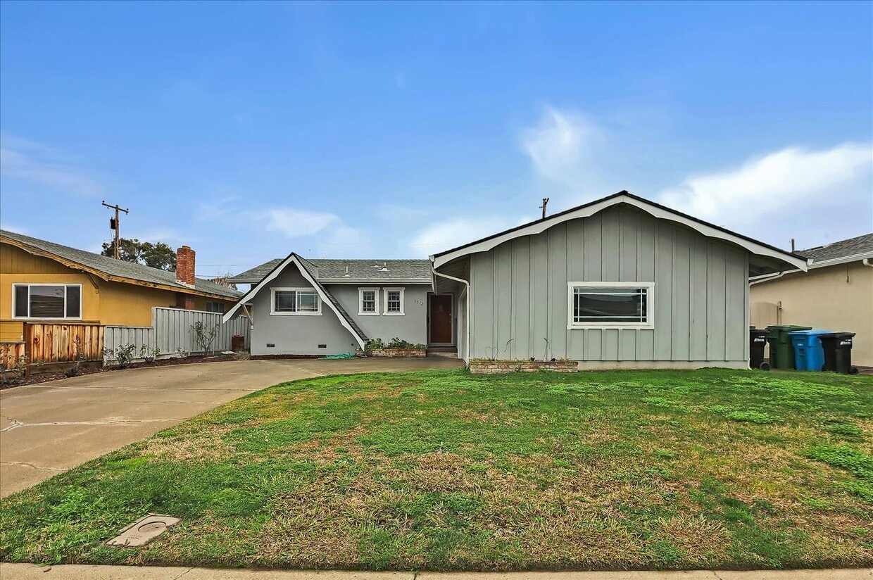 Primary Photo - Santa Clara Home near Apple, Kaiser and Ma...
