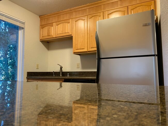 Building Photo - 10012 NE 117th Ct