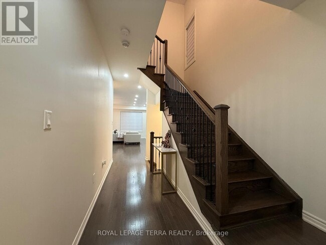 Building Photo - 70 Fruitful Cres