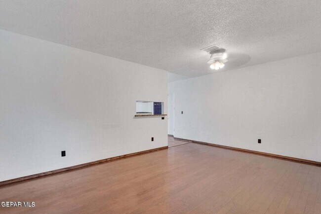 Building Photo - 2857 Castle Hill Cir