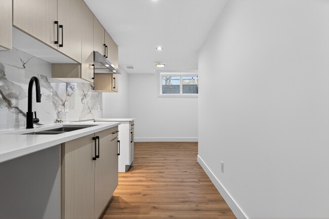 Building Photo - 9232 85 St NW