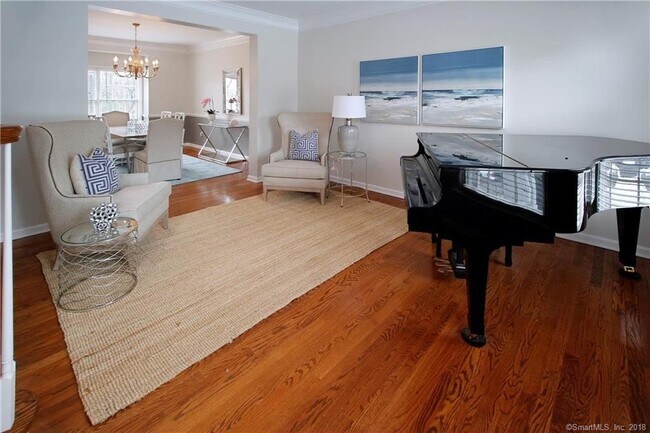 Foto del edificio - 55 Revere Ln