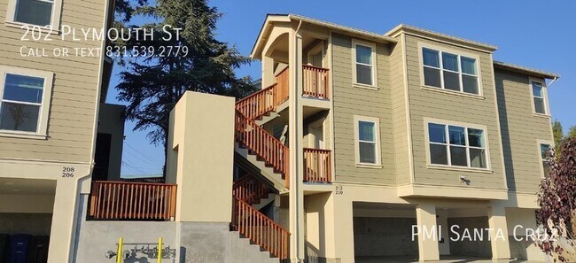 Building Photo - BRAND NEW Spacious duplex