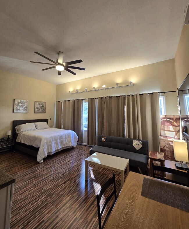 Building Photo - 1328 Hollybriar Ct