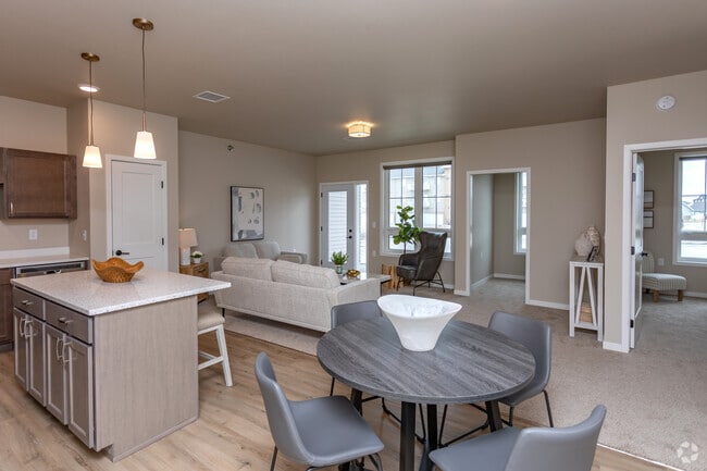 1BR, 1BA, Den - 950SF - Whispering Creek Apartments