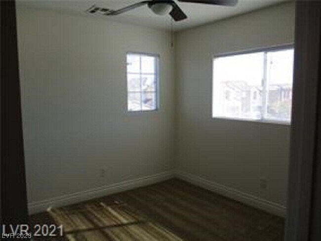 Building Photo - 2381 Lilac Cove St