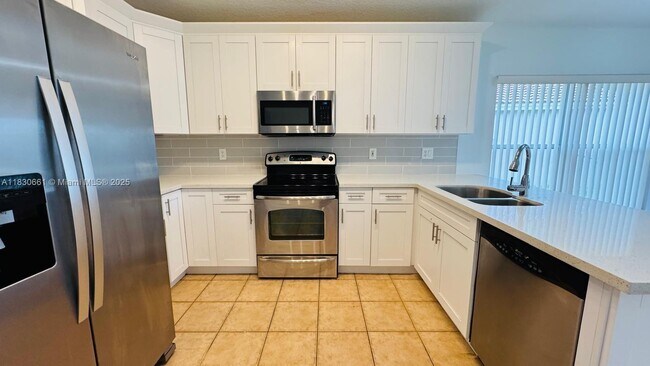 Foto del edificio - 16384 SW 7th St