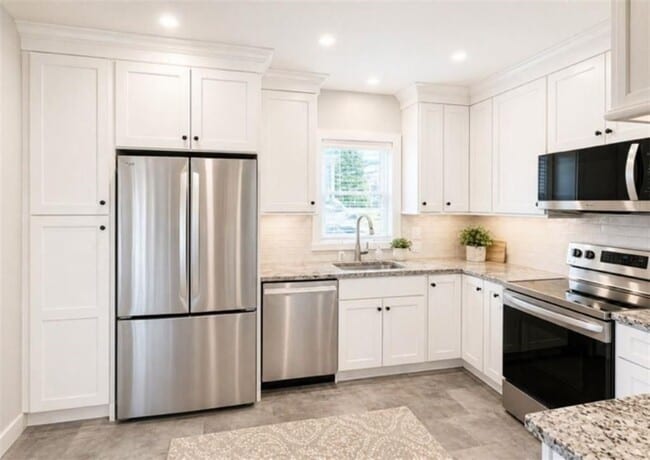 Building Photo - 65 Maple Ave