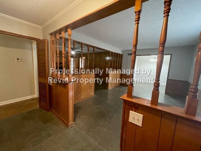 Foto del edificio - HUGE 3 bedroom with Master Suite!