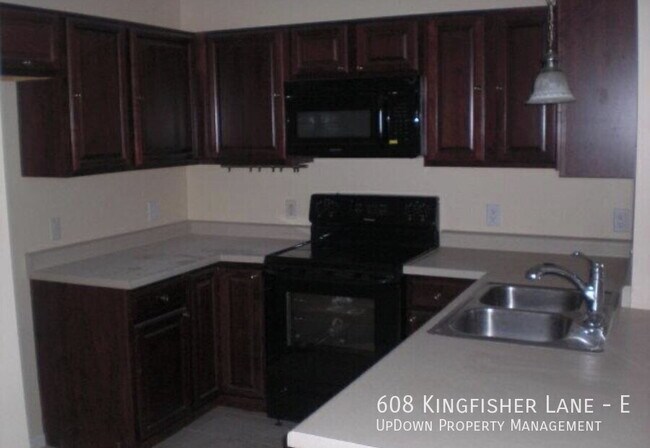 Foto del edificio - 608 Kingfisher Ln