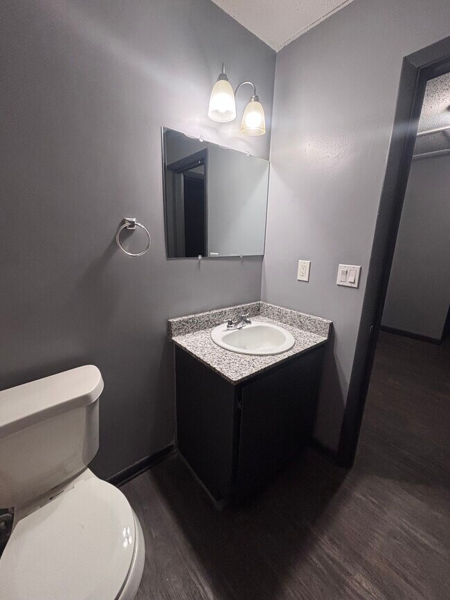 Building Photo - Crossplex Triplex