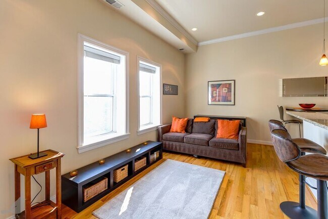 Foto del edificio - 739 Newton Pl NW