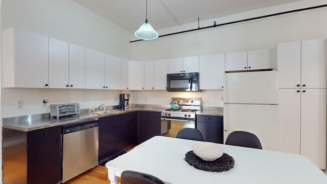 Building Photo - 20 Austin St