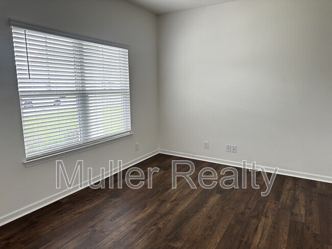 Foto del edificio - 6048 Bayonet Ln