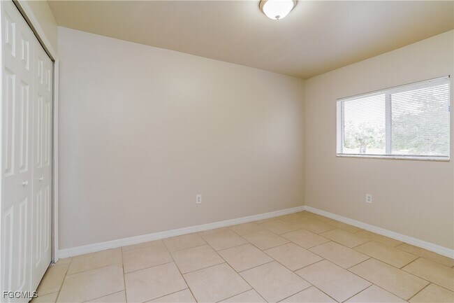 Building Photo - 427 Vanetta Dr