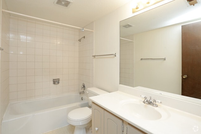 3BR, 2BA - 1,350 SF - Bathroom - Windsor Woods Apartments