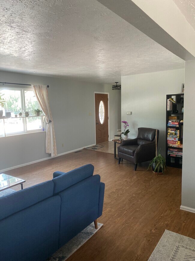 Building Photo - 1400 Brookfield Dr