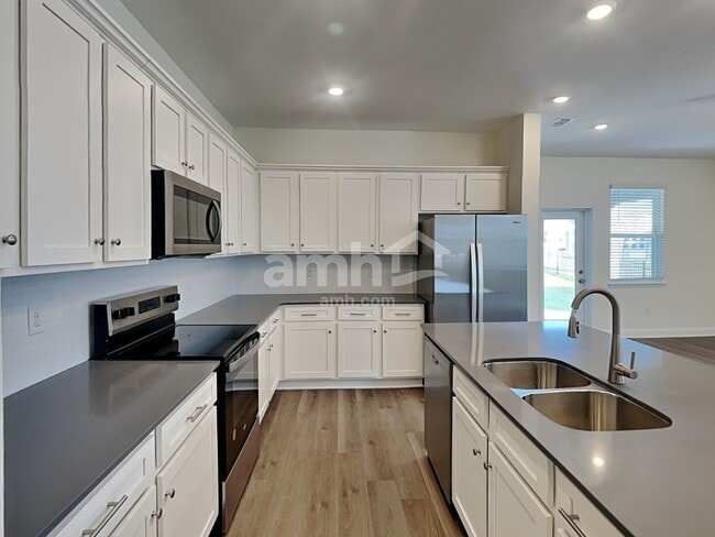 Building Photo - 3691 Lk Blf Lp