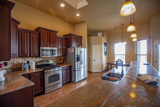 Building Photo - Beautiful Home W/Solar Panels