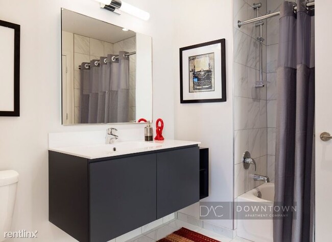 Building Photo - 1 br, 1 bath Apartment - 721 N La Salle St