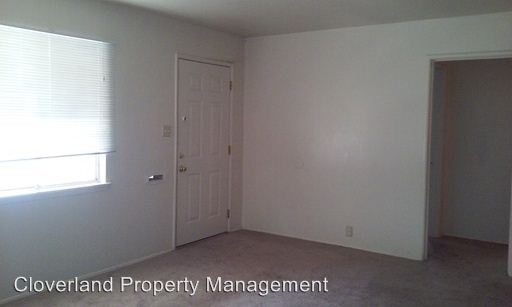 Building Photo - 319 Maple Dr