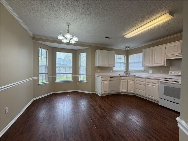 Foto del edificio - 2616 Meadow Lake St