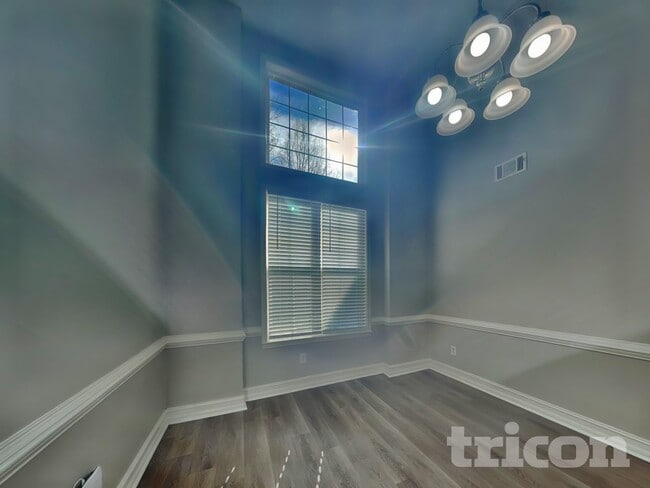 Building Photo - 30 Somerset Ct