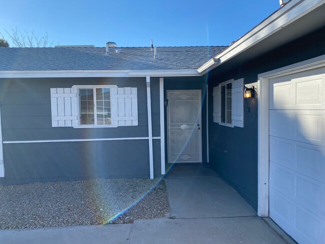 Building Photo - SE!!! Single Story Home!!! Long Drive way!...