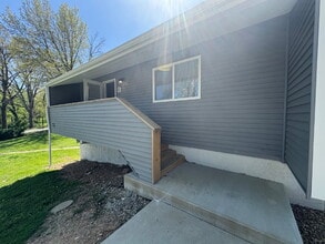 Building Photo - 1507 W Enos Ave