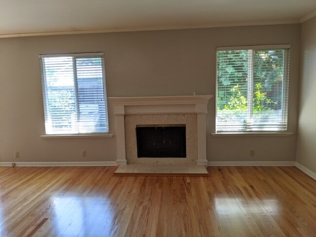 Building Photo - 2226 Riordan Dr