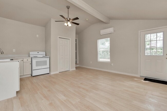 Building Photo - 211 Stiles St