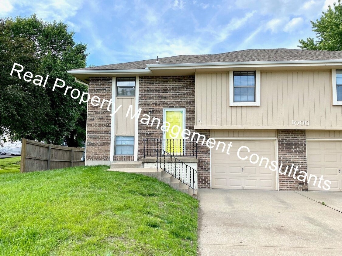 Primary Photo - Lee's Summit 2 Bedroom Duplex
