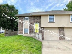 Building Photo - 1000 SE 7th Terrace