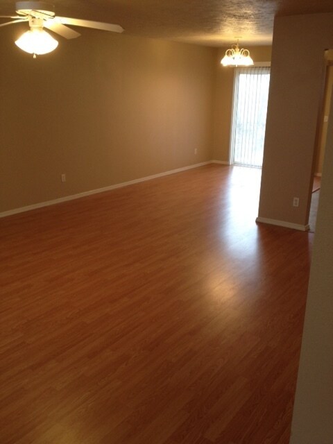 Foto del edificio - 1013 Deer Trail Ln
