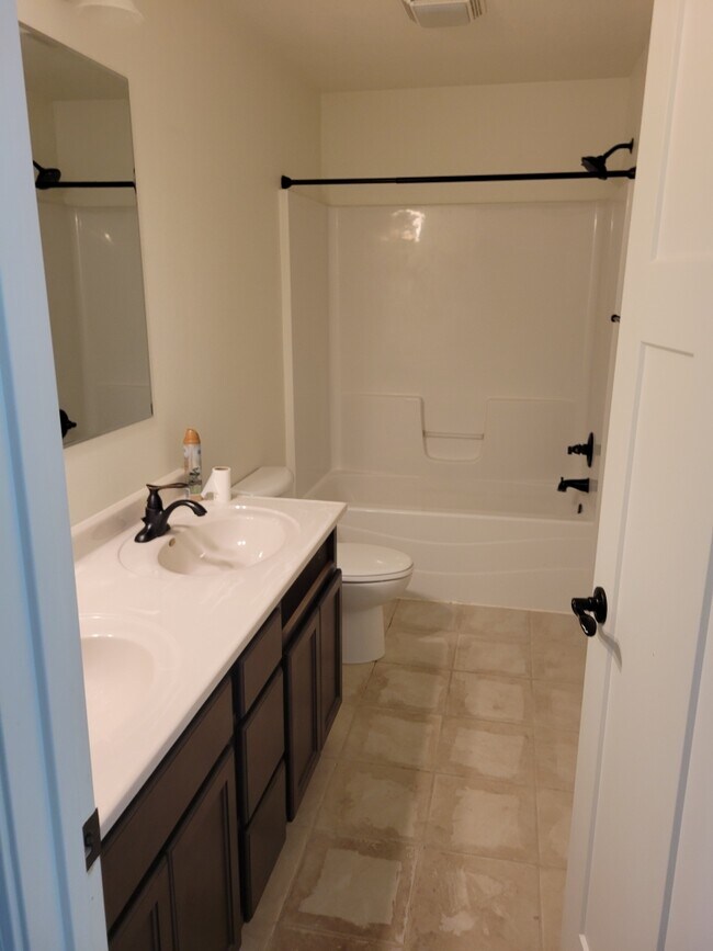 Foto del edificio - 1849 Red Bertrand Ct