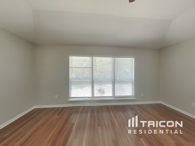 Building Photo - 495 Apple Creek Dr