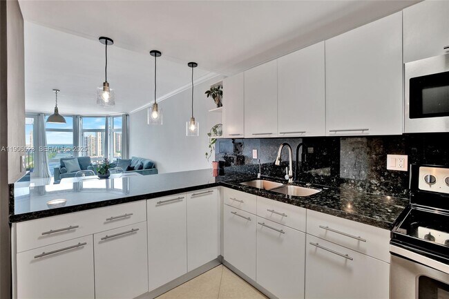 Foto del edificio - 3375 N Country Club Dr