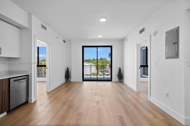 Building Photo - 2479 NE 192 St