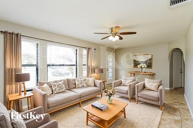 Building Photo - 302 SE 15th St