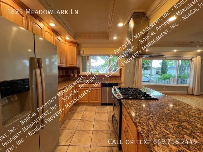 Foto del edificio - 1625 Meadowlark Ln