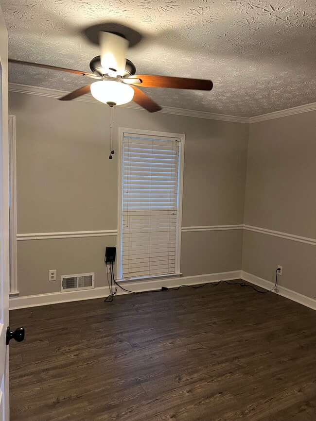 Building Photo - 1105 Sweetwater Cir