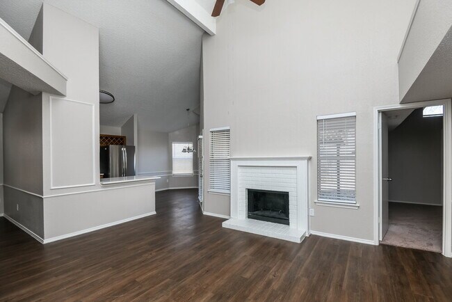 Foto del edificio - 5704 Stone Meadow Ln