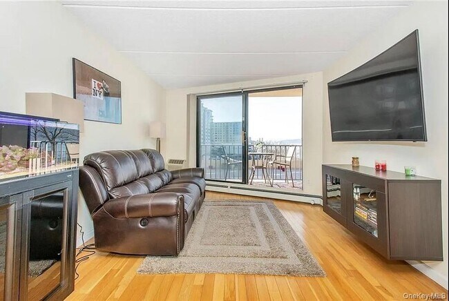 Foto del edificio - 1155 Warburton Ave