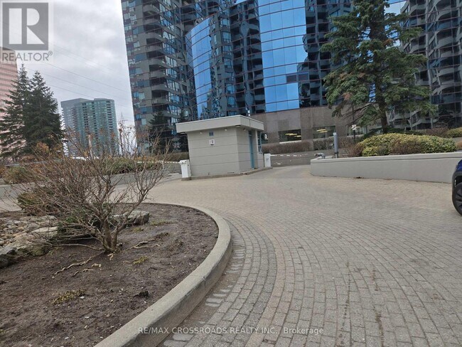 Photo du bâtiment - 5785 Yonge St