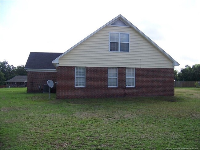 Building Photo - 190 Finch Rd