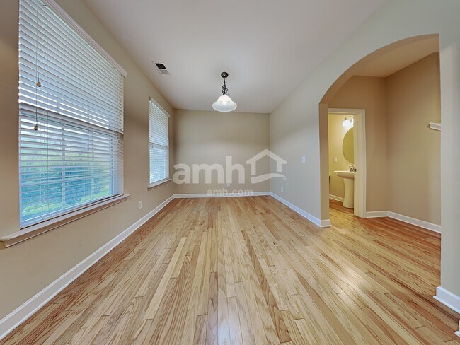 Foto del edificio - 228 Longford Dr
