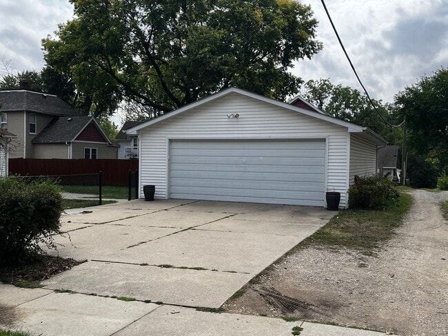 Two-car garage with heated studio - 1403 Clay St