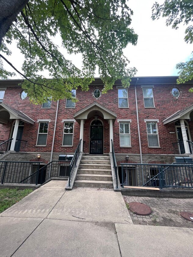 Building Photo - Beautifully Remodeled 3 Bedroom, 2.5 Bath!